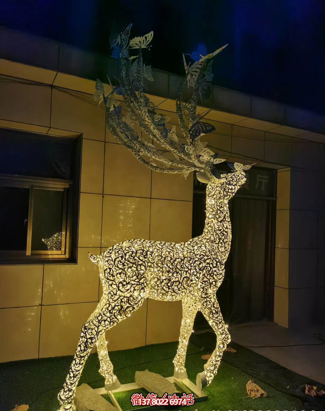 精美不銹鋼梅花鹿雕塑照明裝置，點(diǎn)綴廣場之美