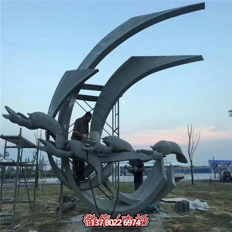 不銹鋼創(chuàng)意景觀雕塑，點(diǎn)亮綠色戶外廣場(chǎng)園林