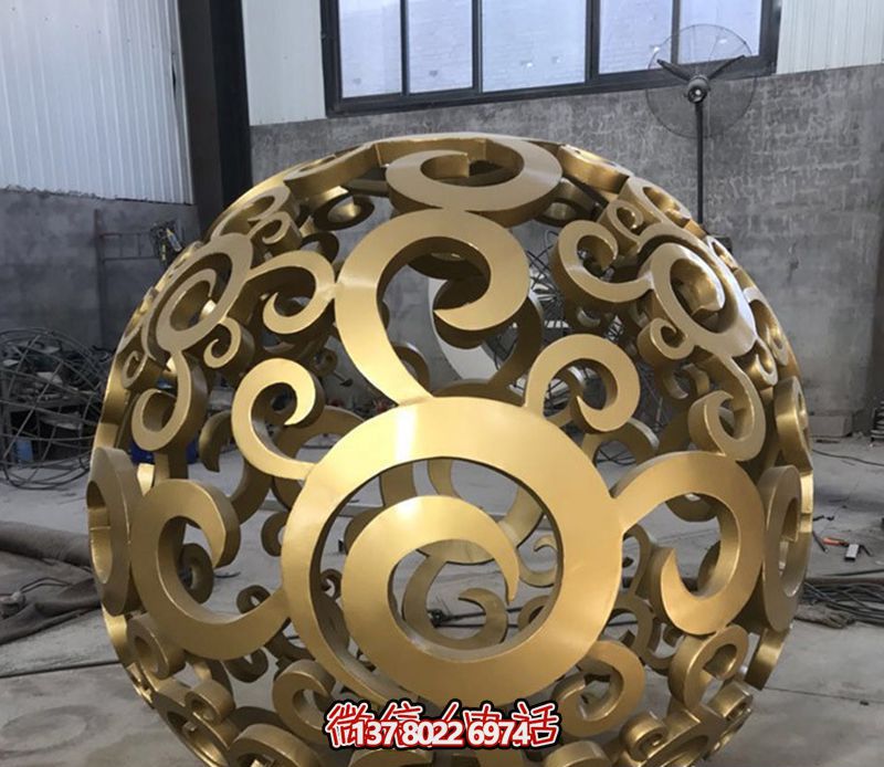 不銹鋼鏤空球雕塑，美化戶外景觀