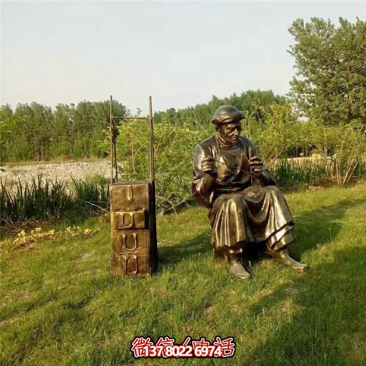 藝術(shù)精美的銅雕人物雕塑，點(diǎn)綴美麗的戶外園林景觀