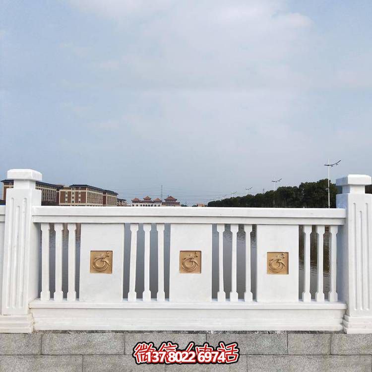 “羅馬柱式漢白玉歐式欄桿，為河道邊裝飾和防護(hù)”