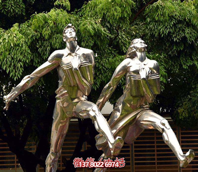 不銹鋼操場雕塑，鏡面反射跑步樂趣