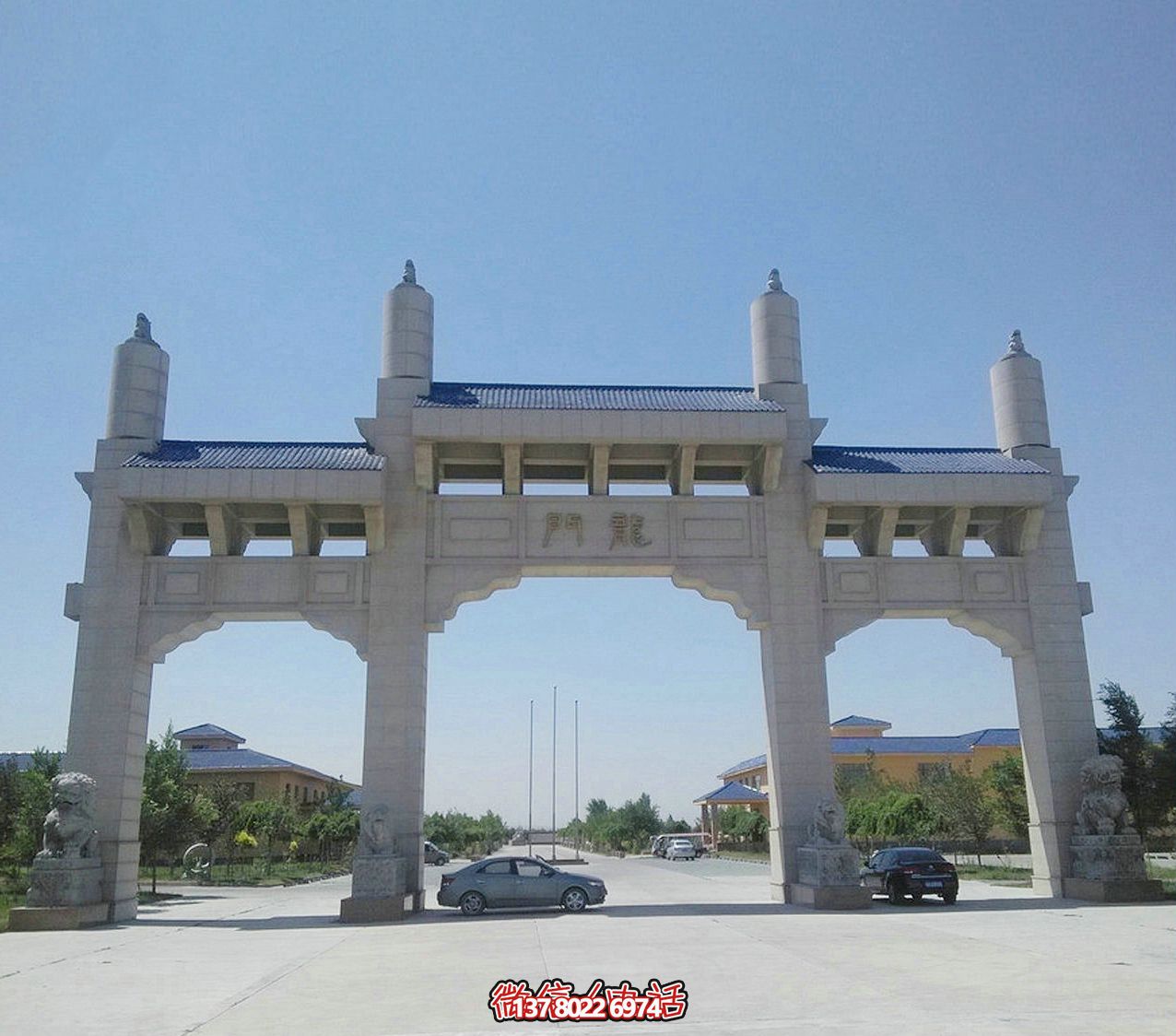 精致的大理石牌坊雕塑，為企業(yè)廠區(qū)增添精致的視覺氛圍