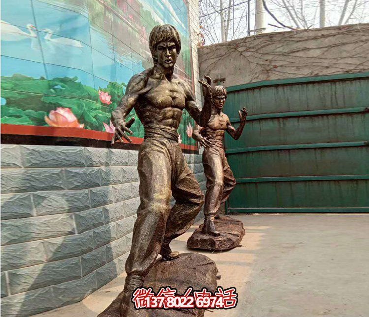 “李小龍雕塑從電影院到廣場，功夫明星永存”