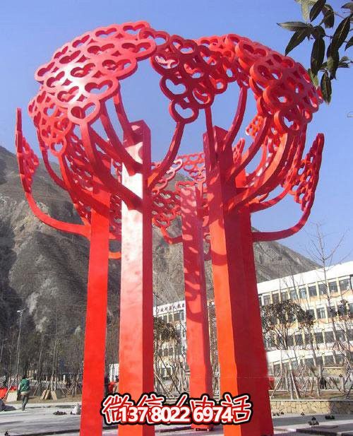 室內(nèi)不銹鋼心形雕塑，點(diǎn)綴別墅景區(qū)美景