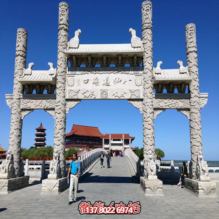 景區(qū)入口擺放無(wú)樓三門(mén)石柱浮雕牌坊