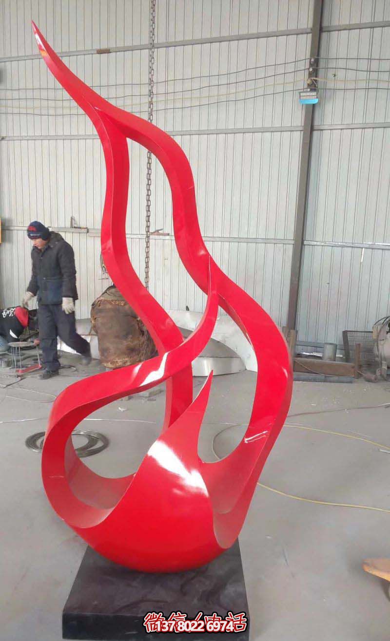景區(qū)院內紅色火苗不銹鋼彩帶雕塑