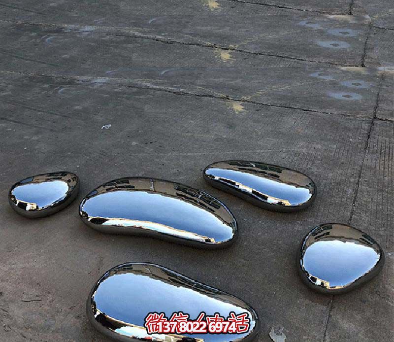 戶外不銹鋼形態(tài)各異的鵝卵石雕塑 戶外不銹鋼形態(tài)各異的鵝卵石雕塑