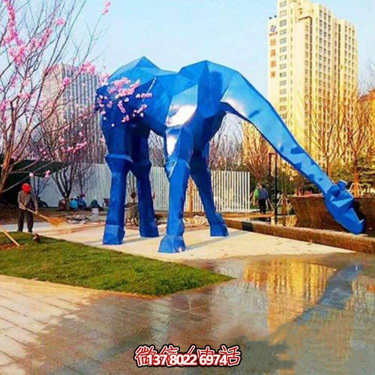 花園廣場擺放大型玻璃鋼噴漆藍(lán)色長頸鹿