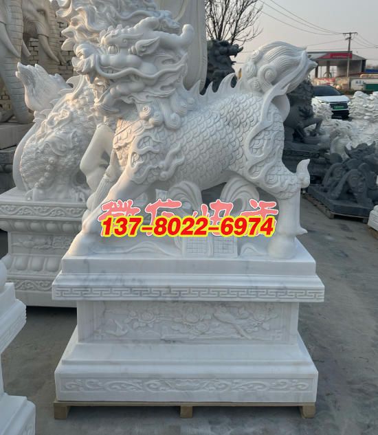 漢白玉麒麟景觀雕塑：祥瑞之姿，石雕藝術的璀璨綻放