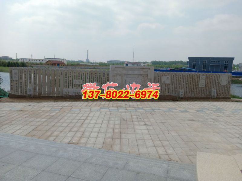 蘆葦湖景墻：孔子教學，長20米，高2