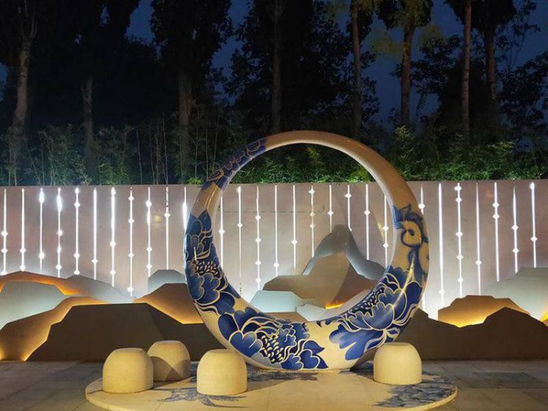 廊坊藝術(shù)大道青花瓷雕塑